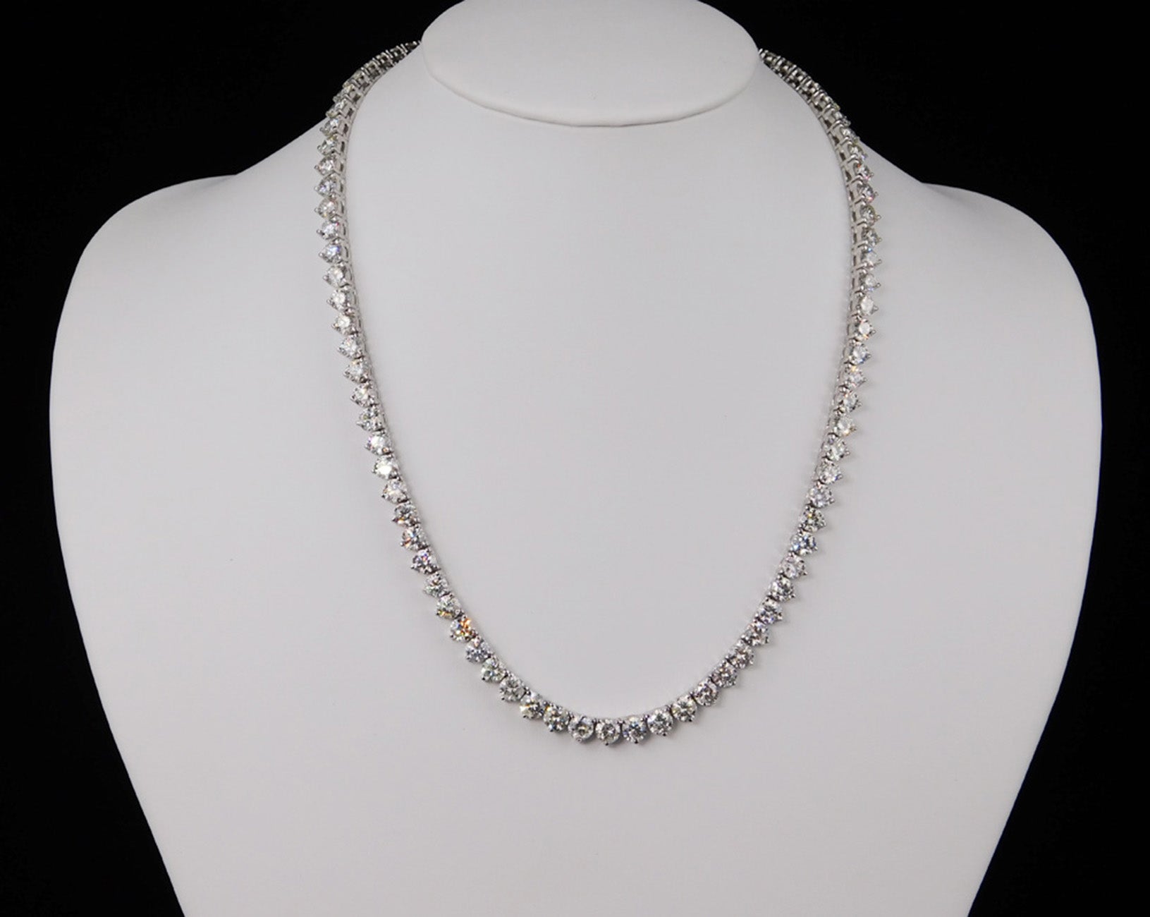 8.60 CTW Round 18 K White Gold Tennis Necklace