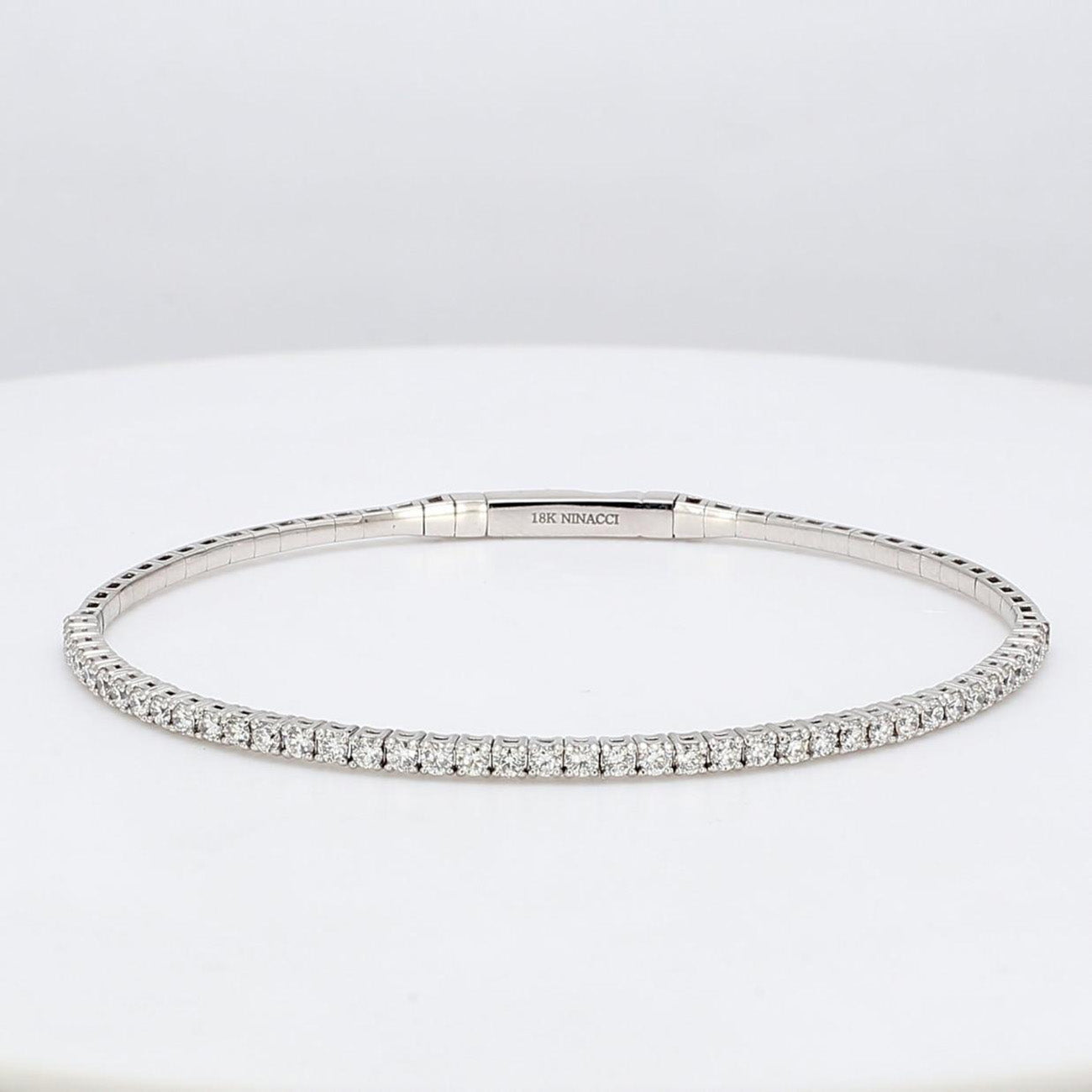 1.03 CTW Round 18 K White Gold Bangle Bracelet