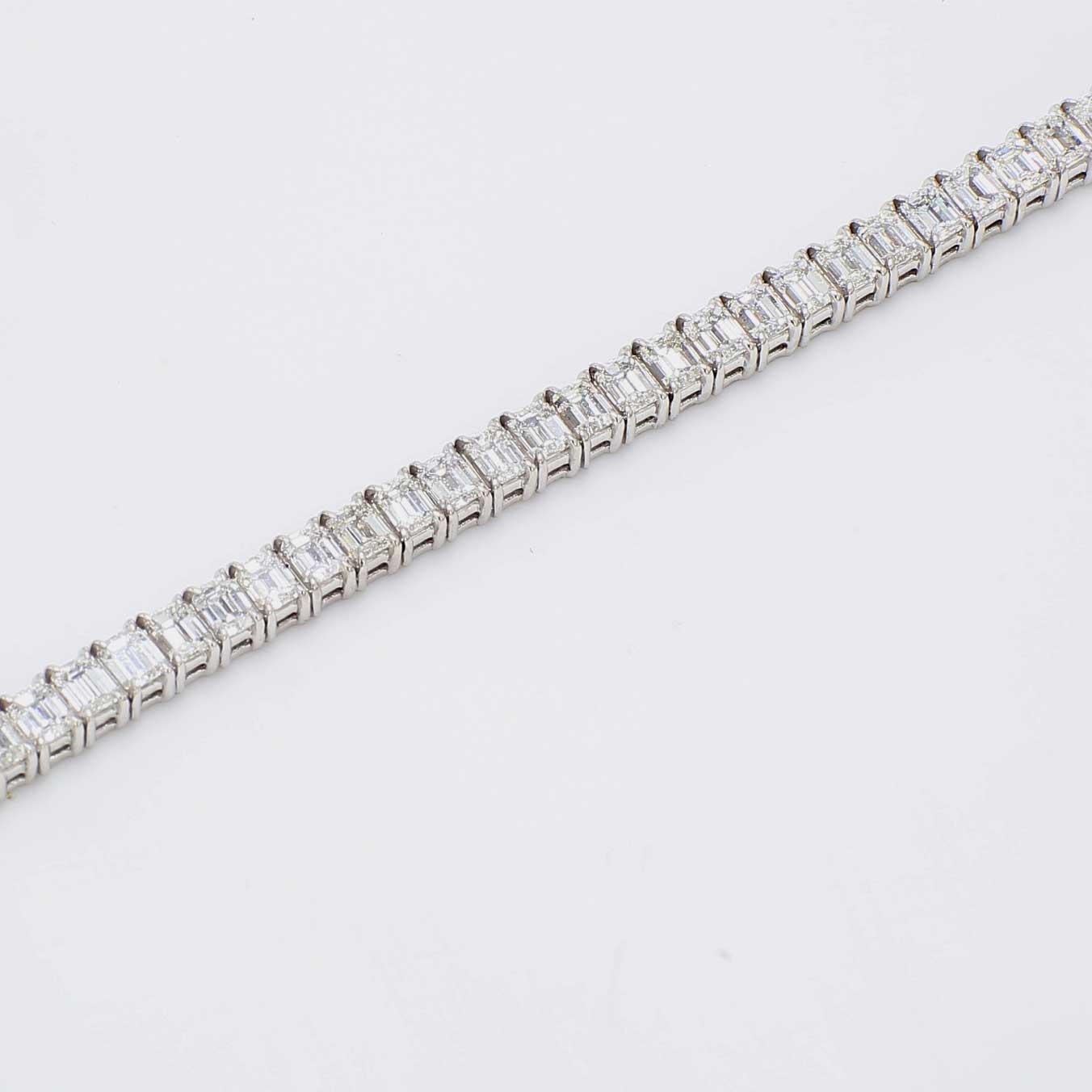 8.88 CTW Emerald 14 K White Gold Tennis Bracelet