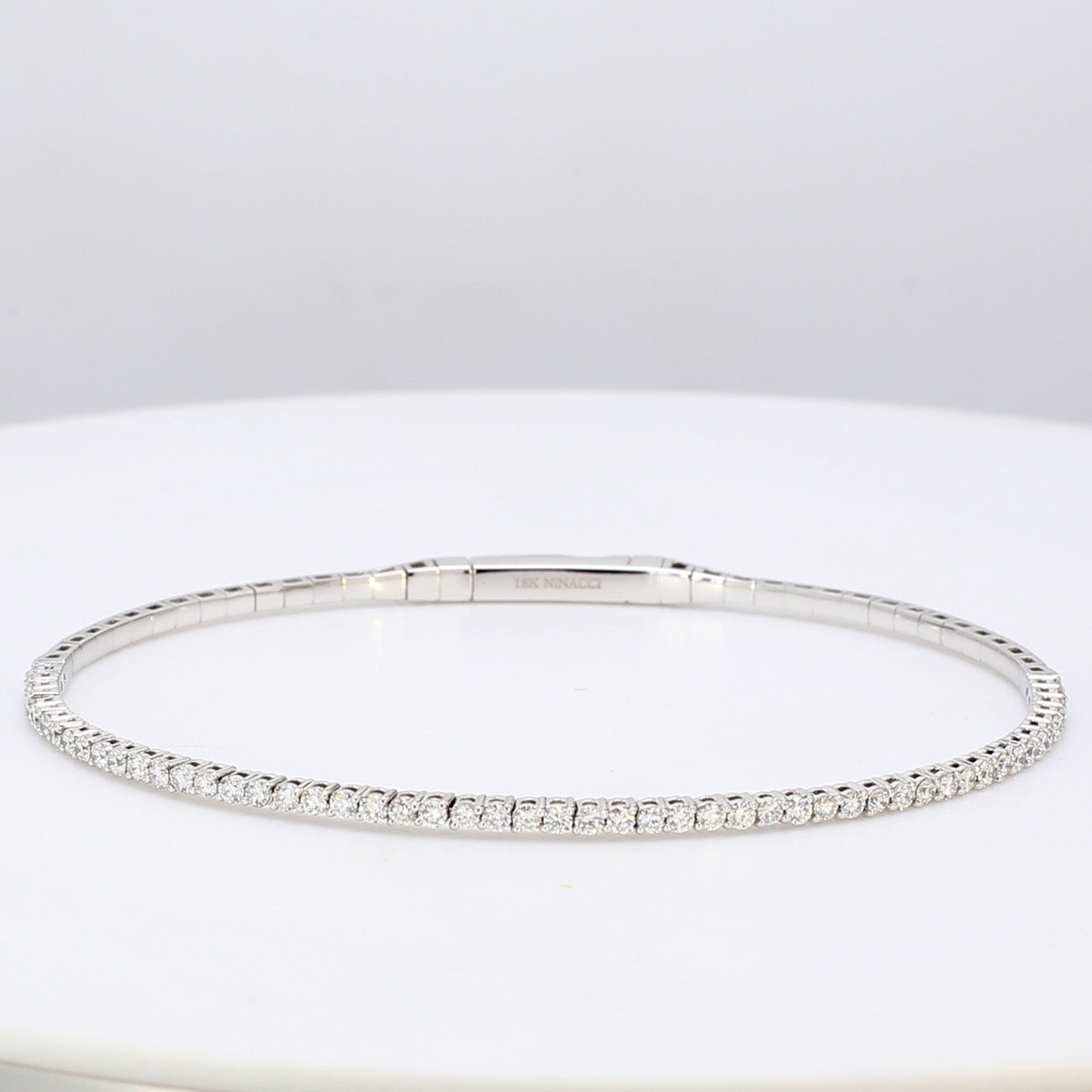 1.04 CTW Round 18 K White Gold Bangle Bracelet