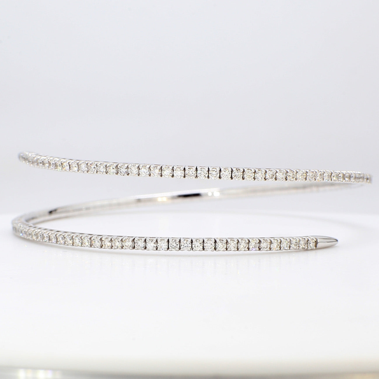 2.28 CTW Round 18 K White Gold Bangle Bracelet